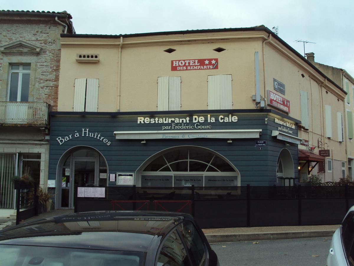 וילנב-סור-לו Hotel Des Remparts מראה חיצוני תמונה